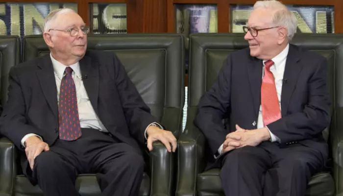 Un amigo cercano reveló en una nueva entrevista que Charlie Munger lee como una máquina, sigue maldiciendo y discutiendo con Warren Buffett sobre Costco y BYD. A continuación se muestran las 9 mejores ofertas.