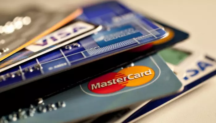 Advantages and Disadvantages of a student credit card