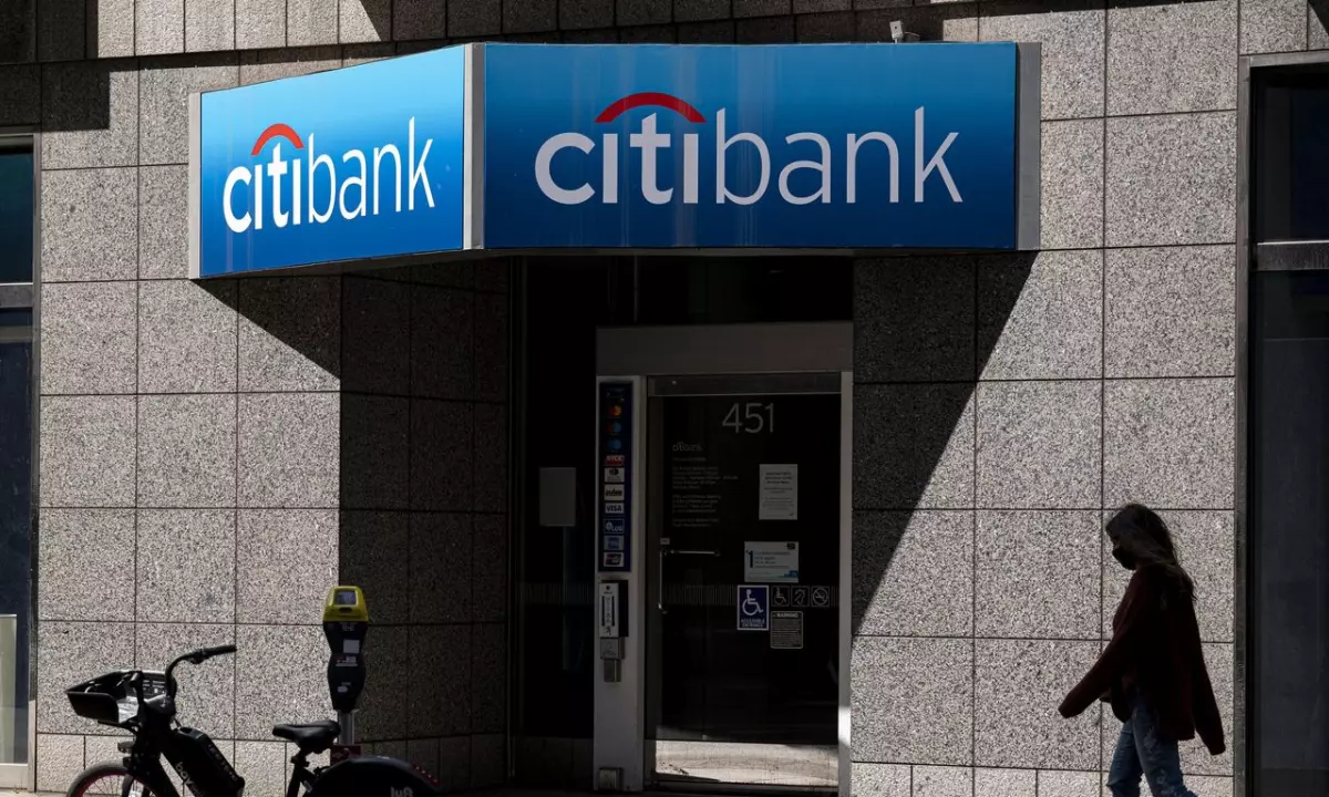 Citigroup, hatalı $500 milyon Revlon kredi ödemesini kurtarmak için pazarlık yapıyor. Citigroup, hatalı $500 milyon Revlon kredi ödemesini kurtarmak için pazarlık yapıyor.