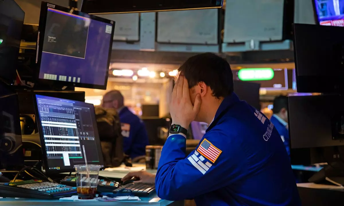 Актуални новини от фондовия пазар: Фючърсите на акциите падат, тъй като инвеститорите обмислят посоката на лихвените проценти